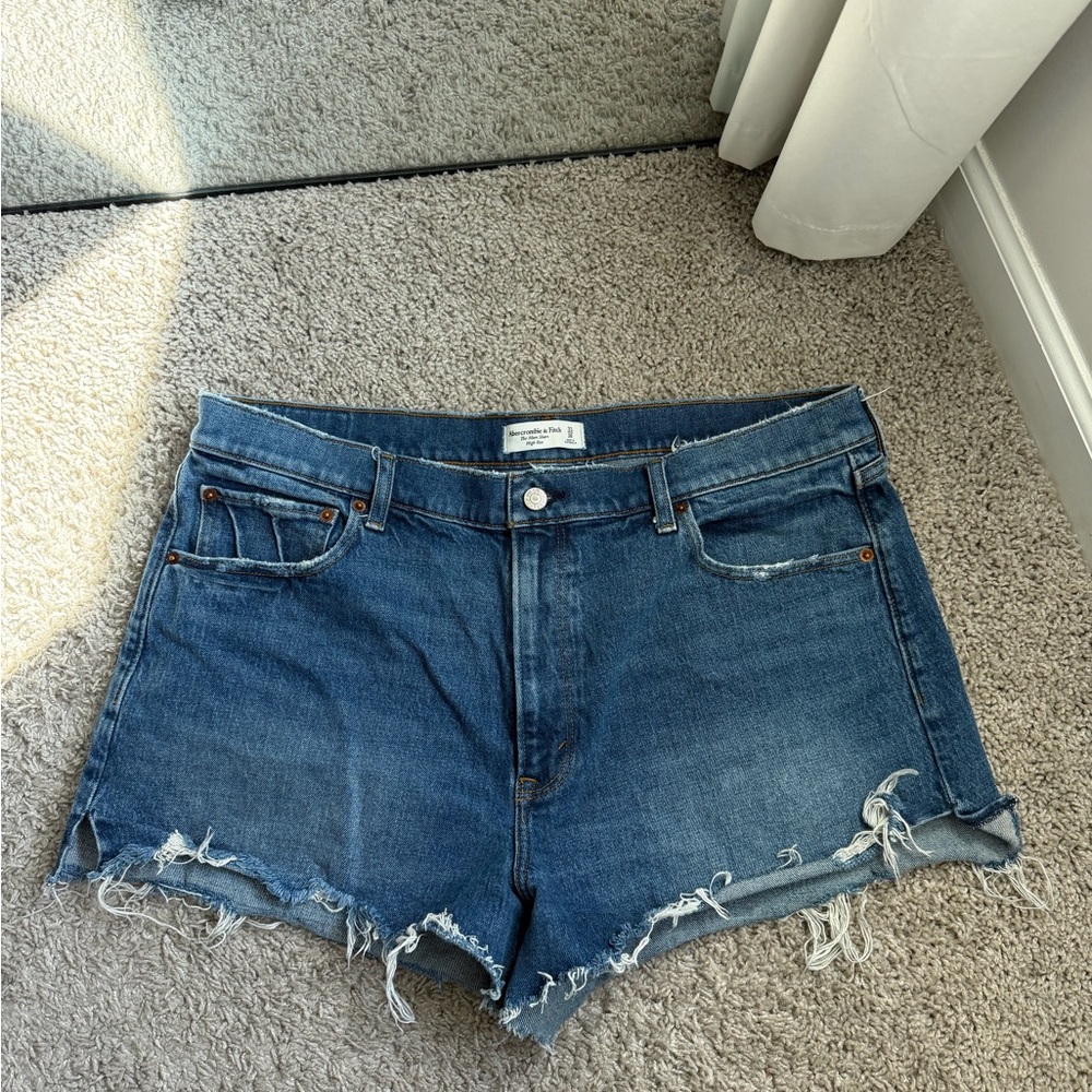 Abercrombie and Fitch High Rise Mom Short Dark Wash Denim Jean Shorts 33/16